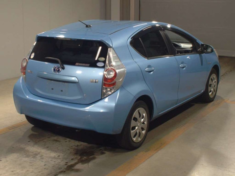 2014 Toyota Aqua NHP10[1]