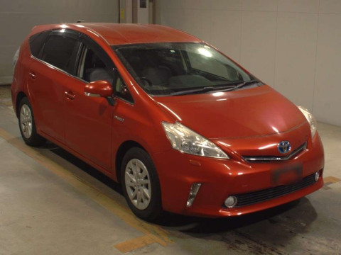 2012 Toyota Prius alpha ZVW40W[2]