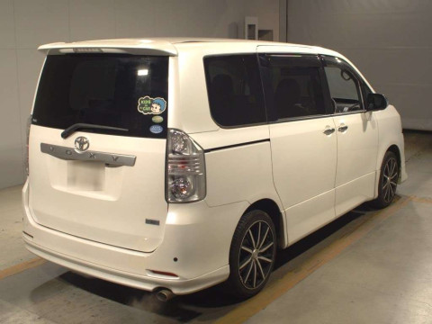 2010 Toyota Voxy ZRR70W[1]