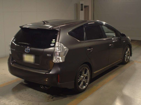 2014 Toyota Prius alpha ZVW41W[1]