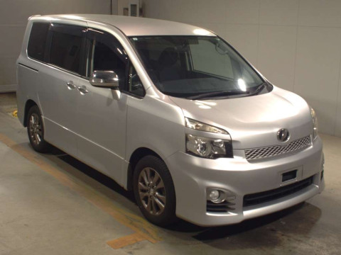 2011 Toyota Voxy ZRR70W[2]