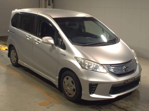 2013 Honda Freed hybrid GP3[2]