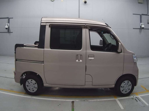 2018 Daihatsu Hijet Cargo S331W[2]