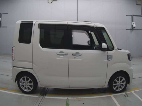 2014 Daihatsu Wake LA700S[2]