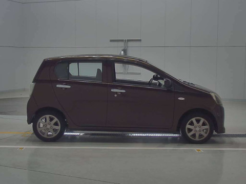 2012 Toyota Pixis Epoch LA300A[2]