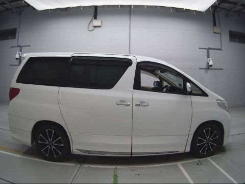 2011 Toyota Alphard GGH20W[2]