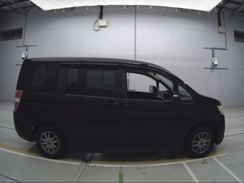 2011 Honda Step WGN RK1[2]