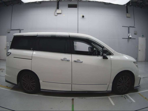 2014 Nissan Elgrand PNE52[2]