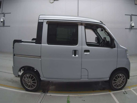 2014 Daihatsu Hijet Cargo S331W[2]