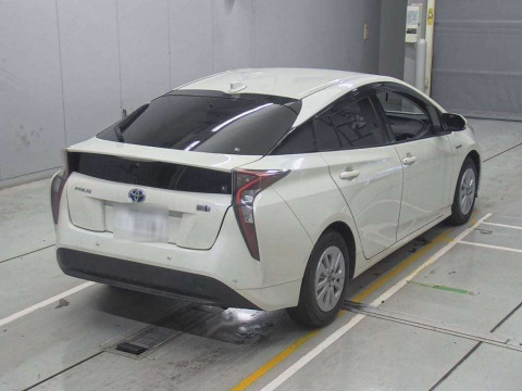 2016 Toyota Prius ZVW50[1]