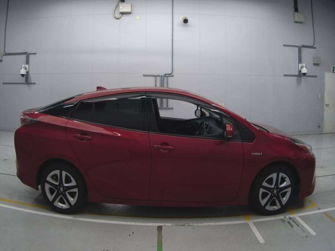 2017 Toyota Prius ZVW51[2]