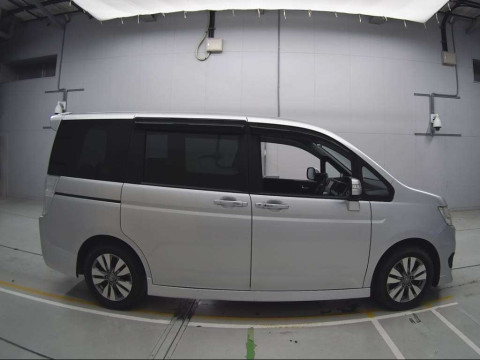 2014 Honda Step WGN Spada RK6[2]