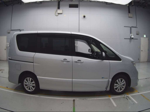 2015 Nissan Serena HFC26[2]