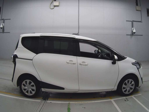 2017 Toyota Sienta NSP172G[2]