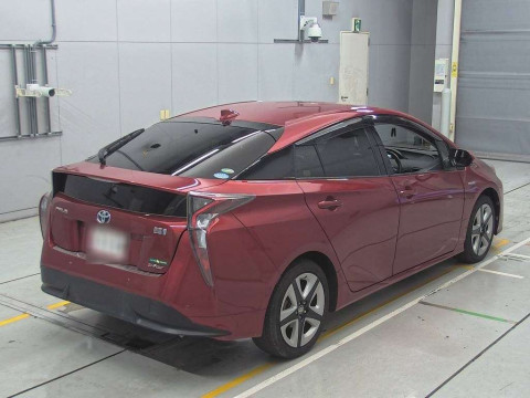 2016 Toyota Prius ZVW55[1]