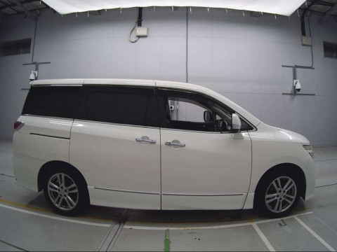 2012 Nissan Elgrand TE52[2]