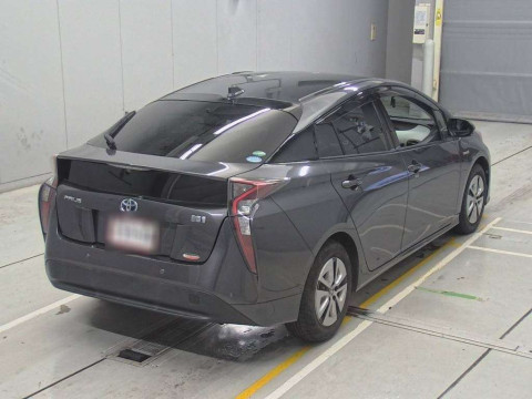 2016 Toyota Prius ZVW51[1]