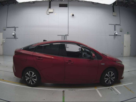 2017 Toyota Prius PHV ZVW52[2]