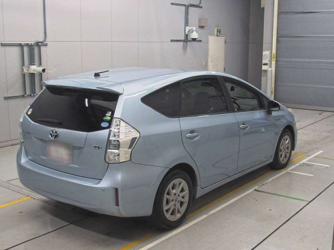 2012 Toyota Prius alpha ZVW40W[1]