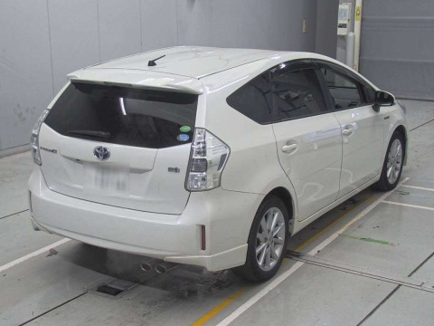 2012 Toyota Prius alpha ZVW41W[1]