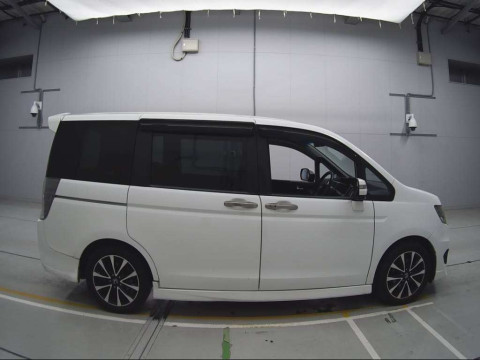 2013 Honda Step WGN Spada RK5[2]