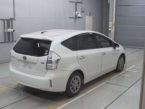 2014 Toyota Prius alpha ZVW41W[1]