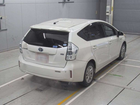 2012 Toyota Prius alpha ZVW41W[1]