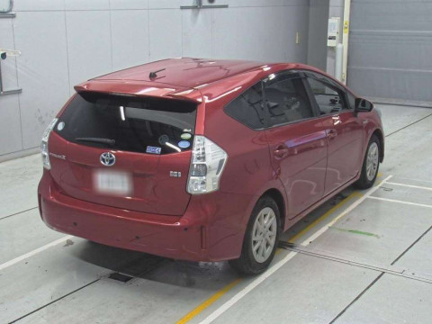 2012 Toyota Prius alpha ZVW41W[1]