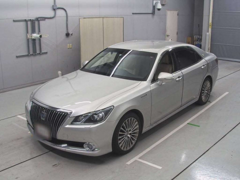 2014 Toyota Crown Majesta GWS214[0]