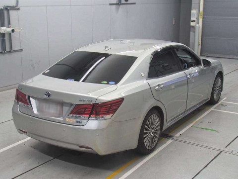 2014 Toyota Crown Majesta GWS214[1]