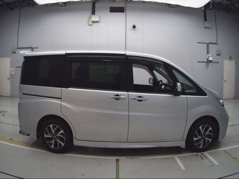 2015 Honda Step WGN Spada RP3[2]