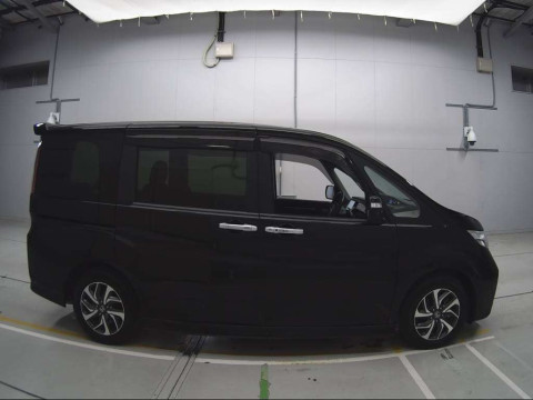 2015 Honda Step WGN Spada RP3[2]