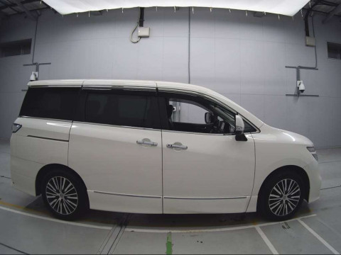 2019 Nissan Elgrand TE52[2]