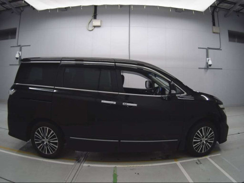 2014 Nissan Elgrand TE52[2]