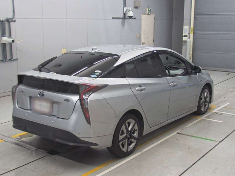 2016 Toyota Prius ZVW51[1]