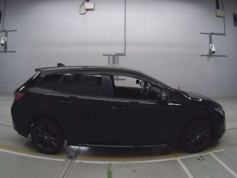 2020 Toyota Corolla Touring Wagon ZRE212W[2]