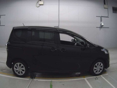 2015 Toyota Sienta NSP170G[2]