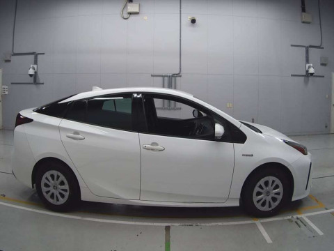 2019 Toyota Prius ZVW51[2]