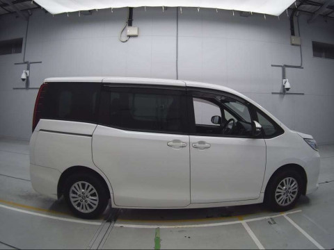 2016 Toyota Noah ZRR80G[2]