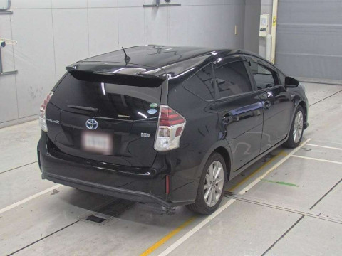 2015 Toyota Prius alpha ZVW40W[1]