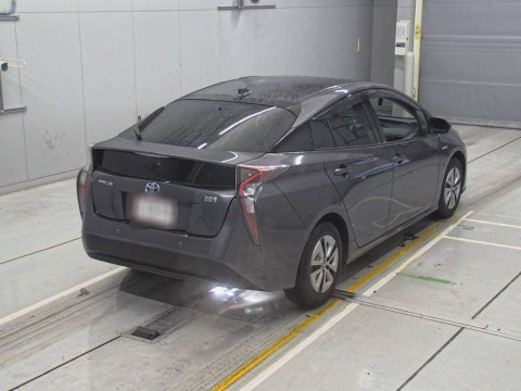 2016 Toyota Prius ZVW51[1]