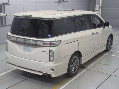 2014 Nissan Elgrand TE52[1]