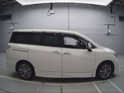 2014 Nissan Elgrand TE52[2]