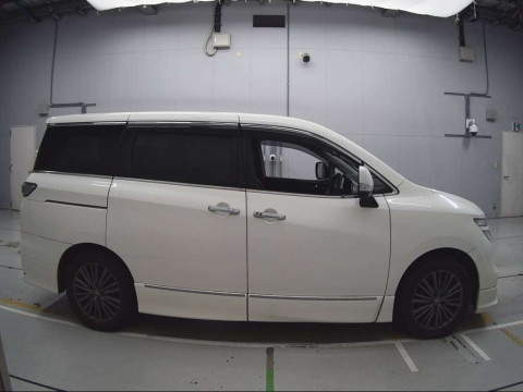 2015 Nissan Elgrand TE52[2]