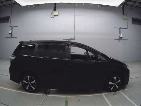 2013 Toyota Wish ZGE20W[2]