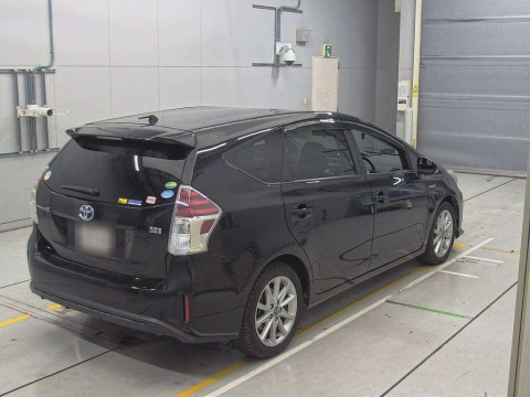 2015 Toyota Prius alpha ZVW41W[1]