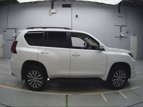 2021 Toyota Land Cruiser Prado TRJ150W[2]