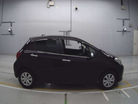 2015 Toyota Vitz NSP130[2]