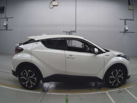 2017 Toyota C-HR ZYX10[2]