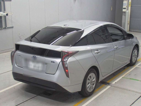 2016 Toyota Prius ZVW50[1]